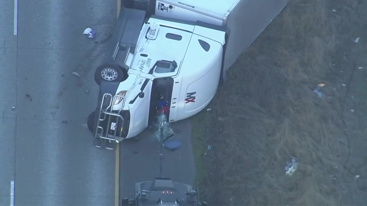 Carjacked semi rolls, fully blocks I-5 in Olympia_2