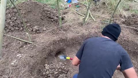 Building A Clay Bushcraft Survival Shelter