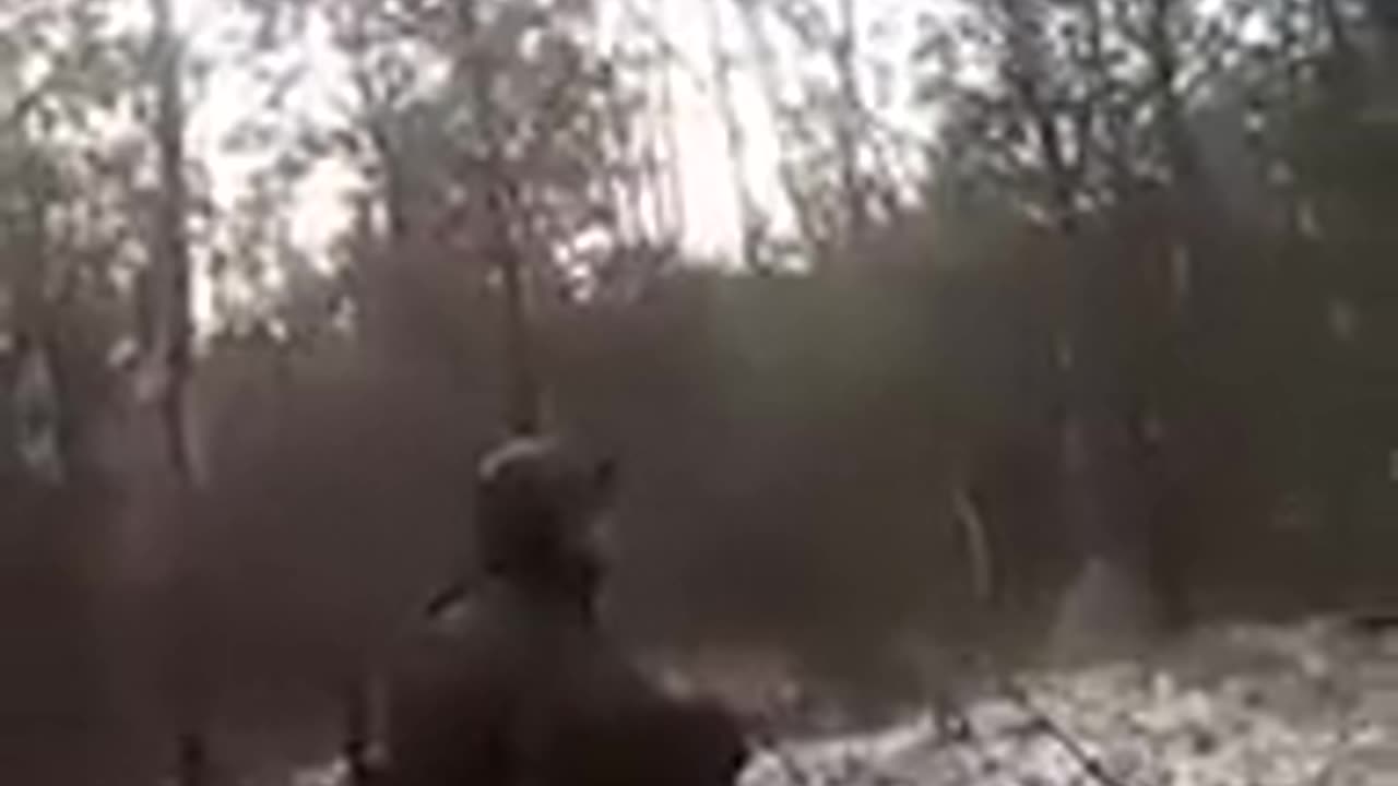 Ukraine war footage : moment Russian soldiers get killed in ARTILLERY strike