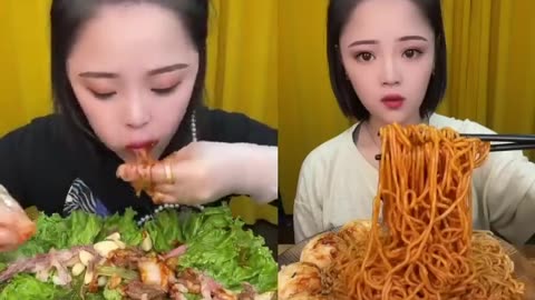 Chinese girl eating noodles 🍜