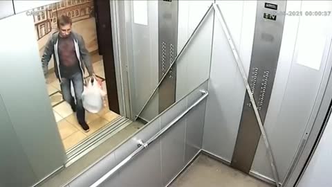Funny lift moment 😁😂