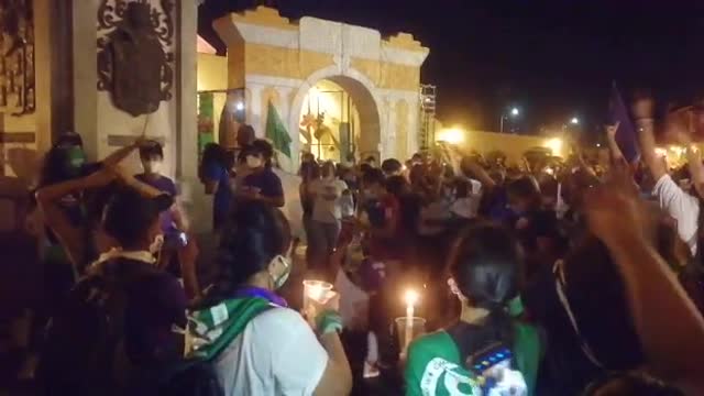 Mujeres marchan este 25 de noviembre