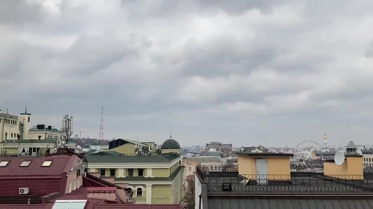 Warning sirens in Kyiv, shooting is heard from Obolon.
