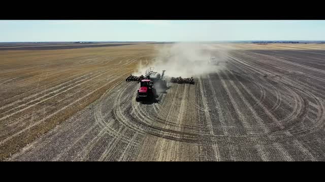 Spring Planting - CASE IH Quadtrac & Disc Drill - Part 8