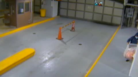 3135RHOBG21stStPedestrianDoor_2021-01-05_00h20min00s953ms.mp4