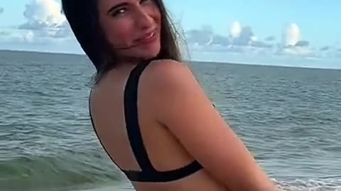 The 1st video of sexy girl dancing #sexy #sexygirl #sexyy #sexygilr #loira #loiras