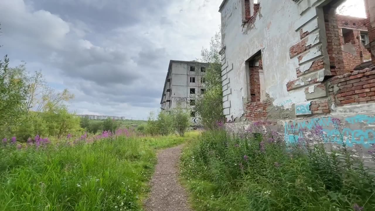 THE WILD RUSSIAN SLUMS SCARED ME 🇷🇺
