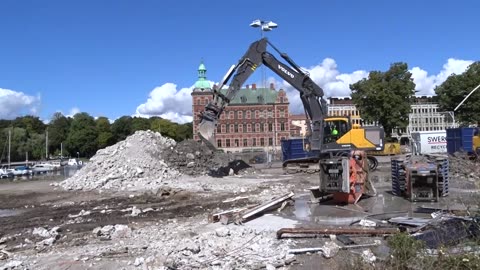 Rivningen av gamla färjeterminalen på Jönsaplan i Landskrona 11 Aug. 2016