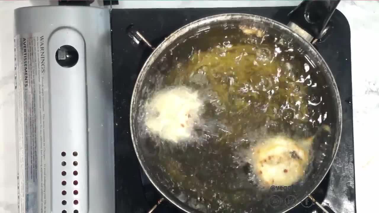 Vegan Deep Fried Oreos _ Cake Battered