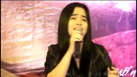 Buồn tàn thu - We are the worl - Lâm Ngân Mai (tại Sài Gòn)