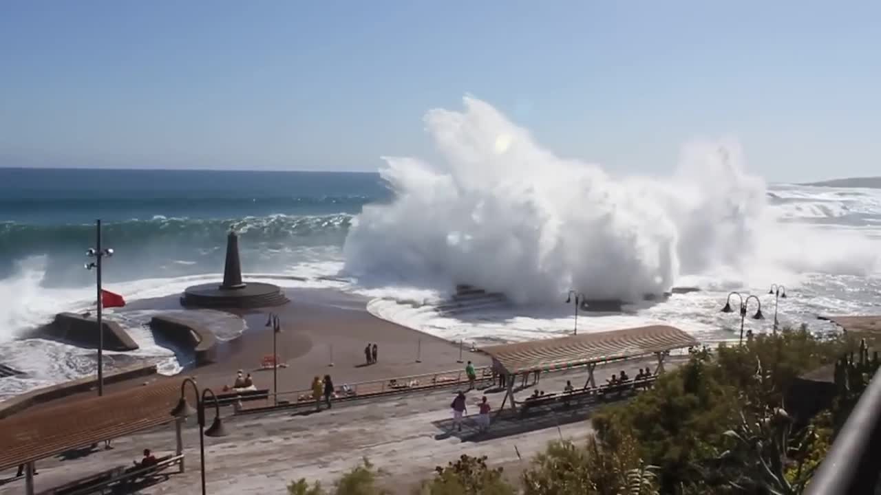 100 SCARY Tsunami And Wave Moments Caught On Camera