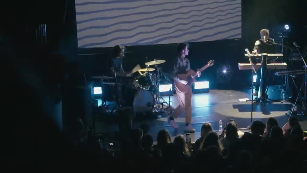 Alec Benjamin - Let Me Down Slowly (Live from Irving Plaza)