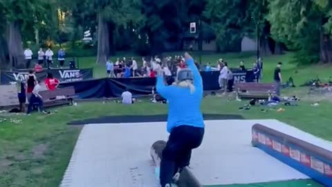 keep an eye on that left ski၁