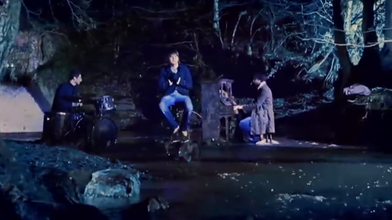 Keane - Somewhere Only We Know (Official Music Video)