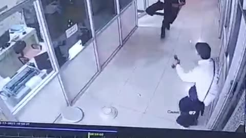 Aksi perampokan yang terekam cctv!!!