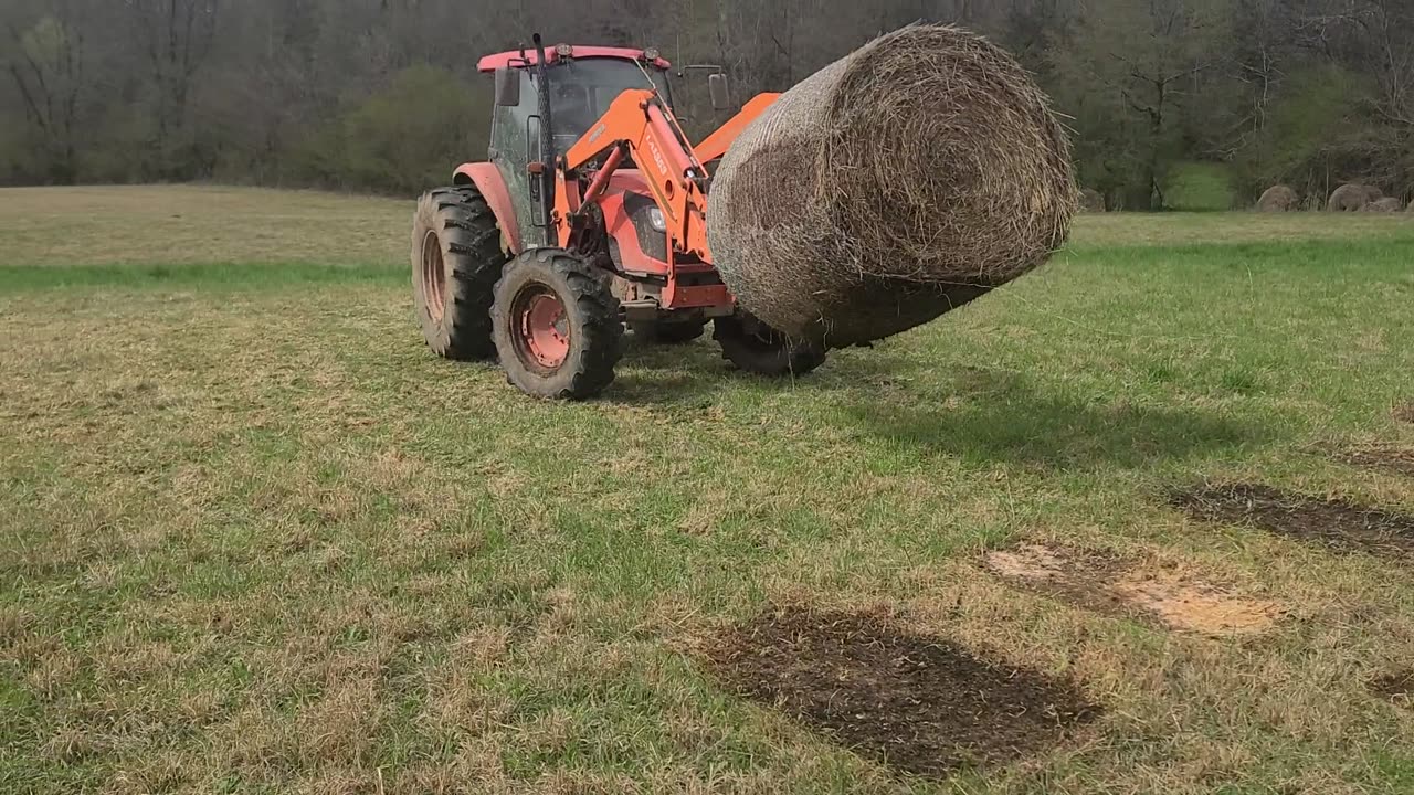 M9540 loading hay