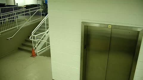 7110CVCULElevator#3Lobby_2021-01-05_03h20min00s237ms.mp4