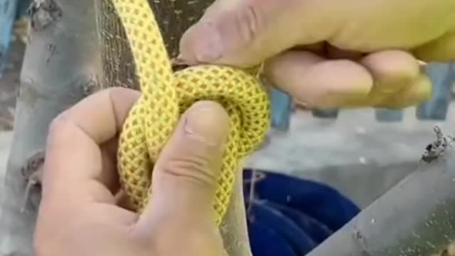 A simple knot 17