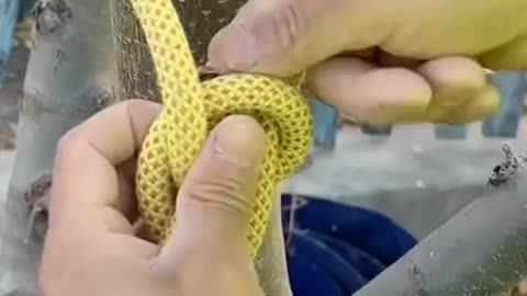 A simple knot 17