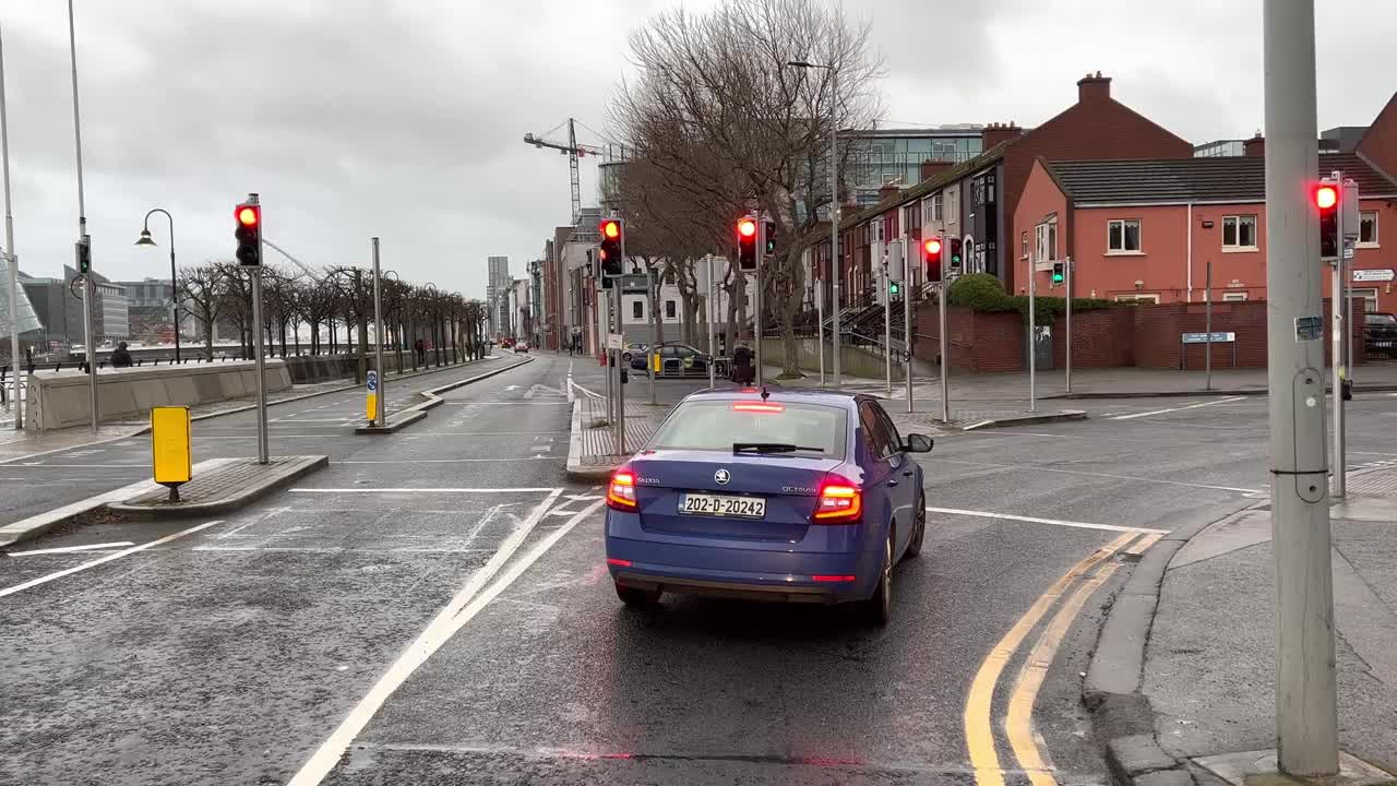 Driving Downtown - Misty Morning - South Dublin 4K(00h20m12s-00h22m44s)