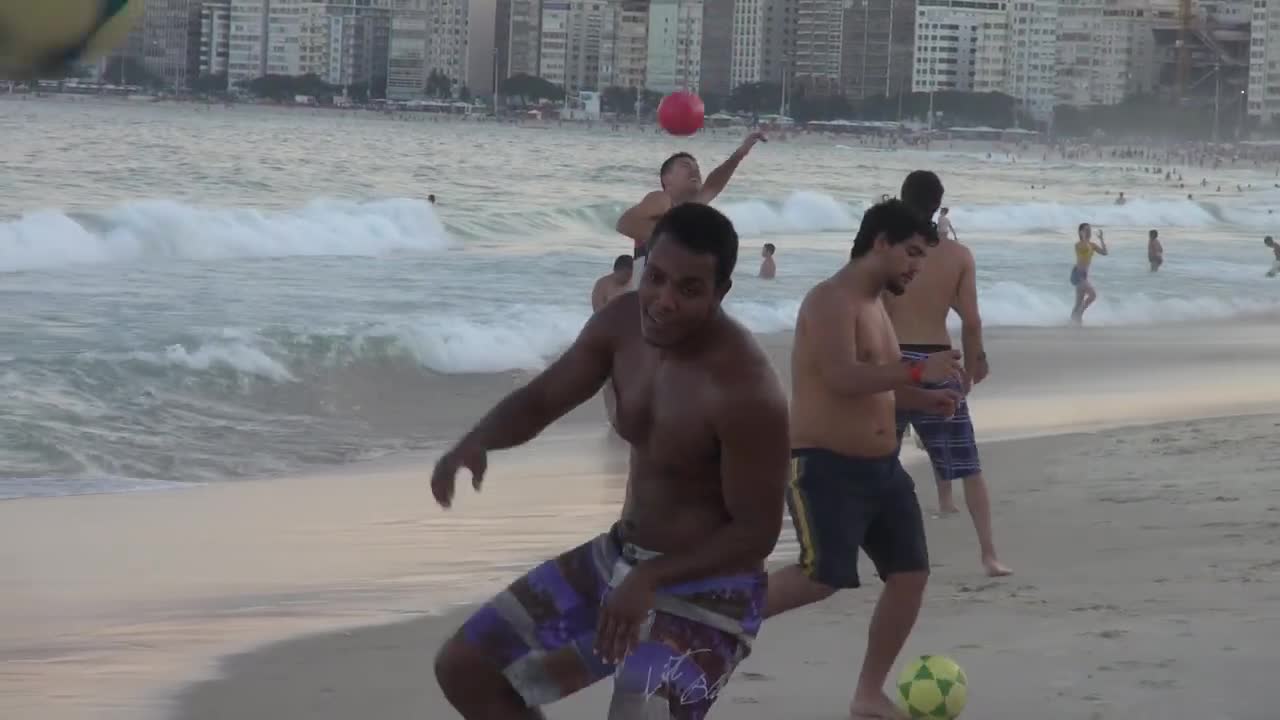 Amazing brazilian football skills on the beach ( Copacabana beach - Brazil 2014)