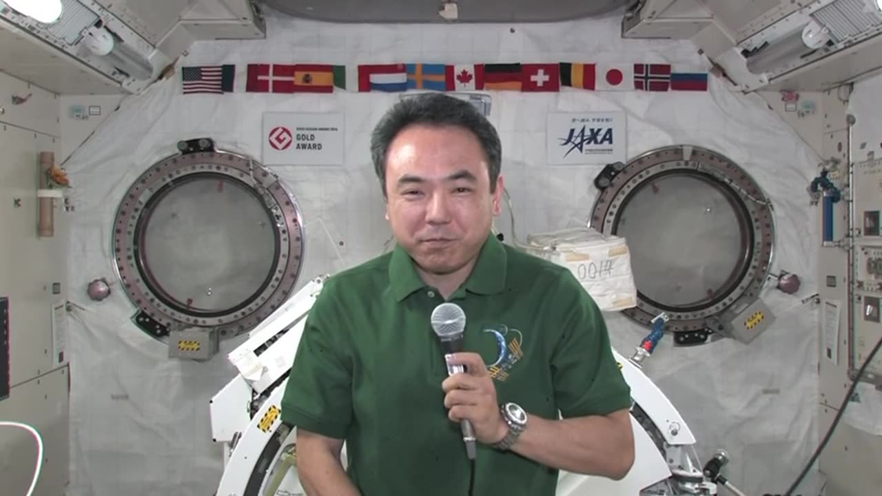 Station Crew Member Discusses Life in Space with Elderly Japanese Citizens