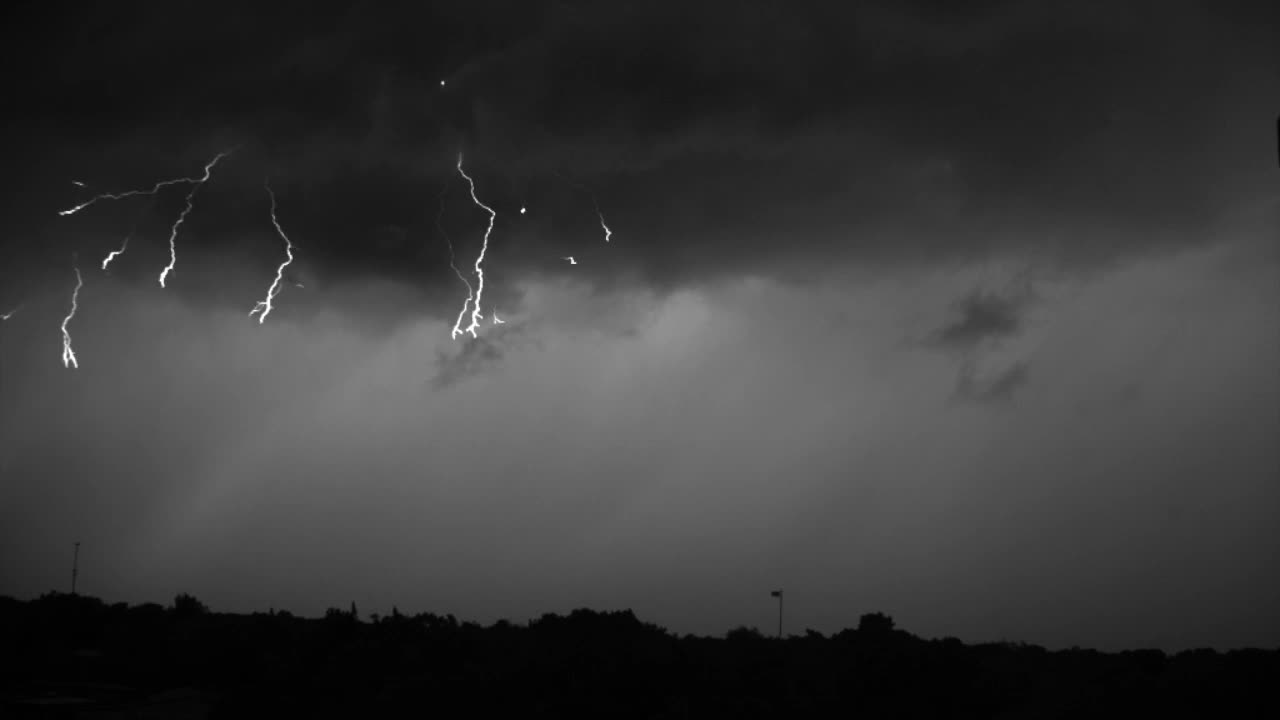 This Incredible Video Shows Lightning Strikes At 7000 Frames Per Second