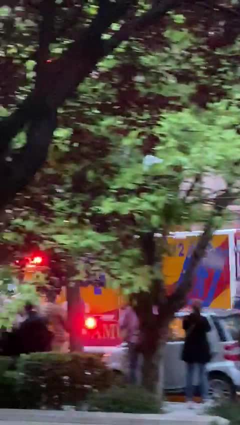 Gobierno Sánchez manda a Policía y Bomberos quitar la pancarta «Un buen Gobierno Obedece» al pueblo