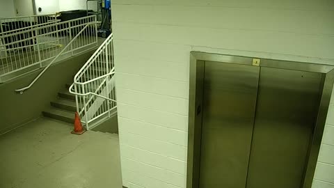7110CVCULElevator#3Lobby_2021-01-05_02h00min00s163ms.mp4