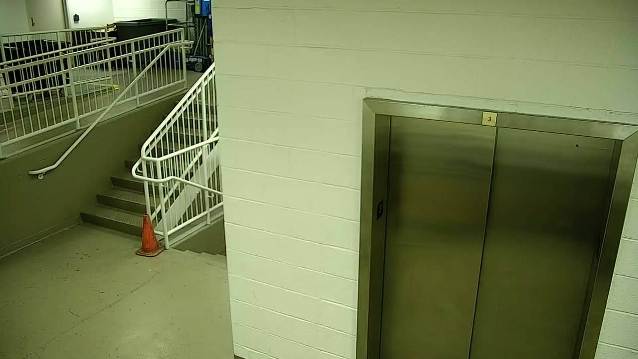7110CVCULElevator#3Lobby_2021-01-05_02h00min00s163ms.mp4