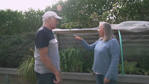 Backyard Tunnel Gardens - John Mason with Nicky from VFF Taupo