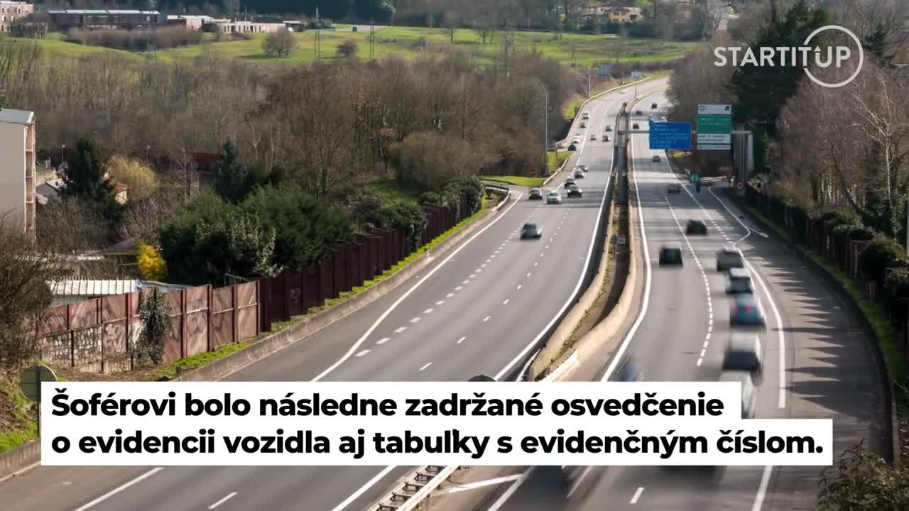 Policajtovi vo virálnom videu praskli nervy. Nevideli ste všetko, bráni sa polícia