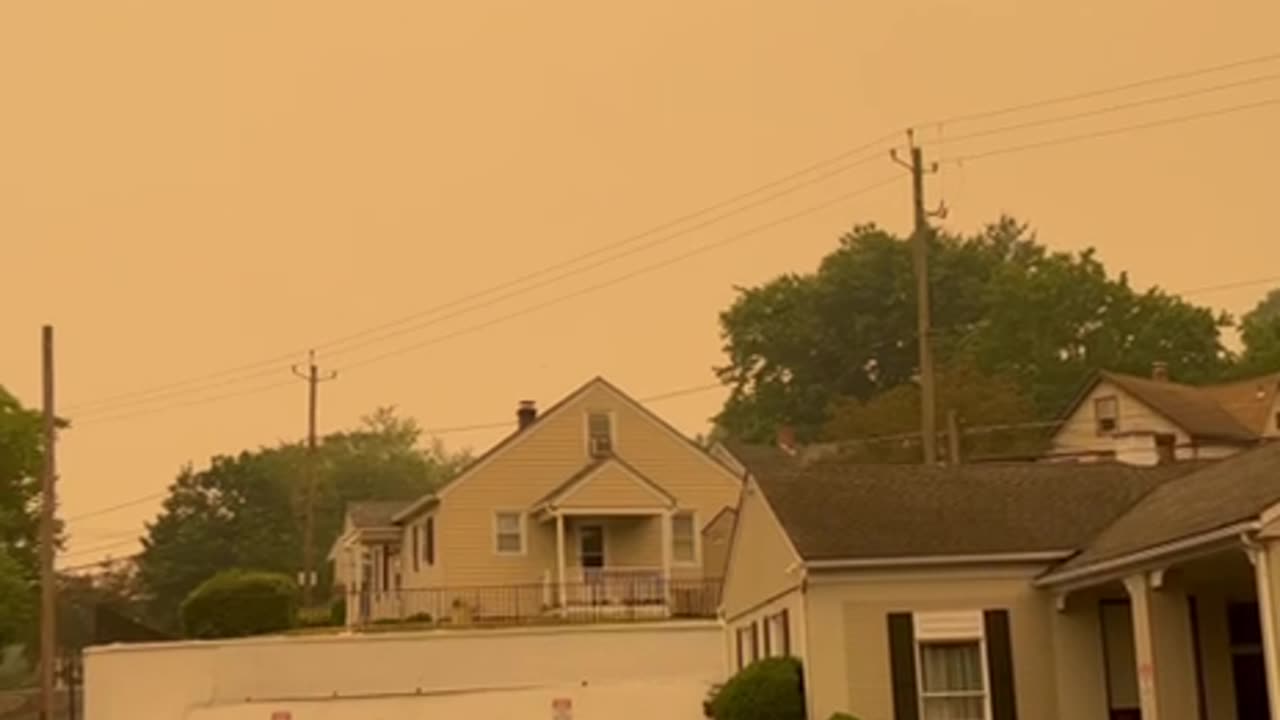 NEW YORK SKIES ORANGE FROM CANADA OVER 400 WILDFIRES CAUSED BY DEW