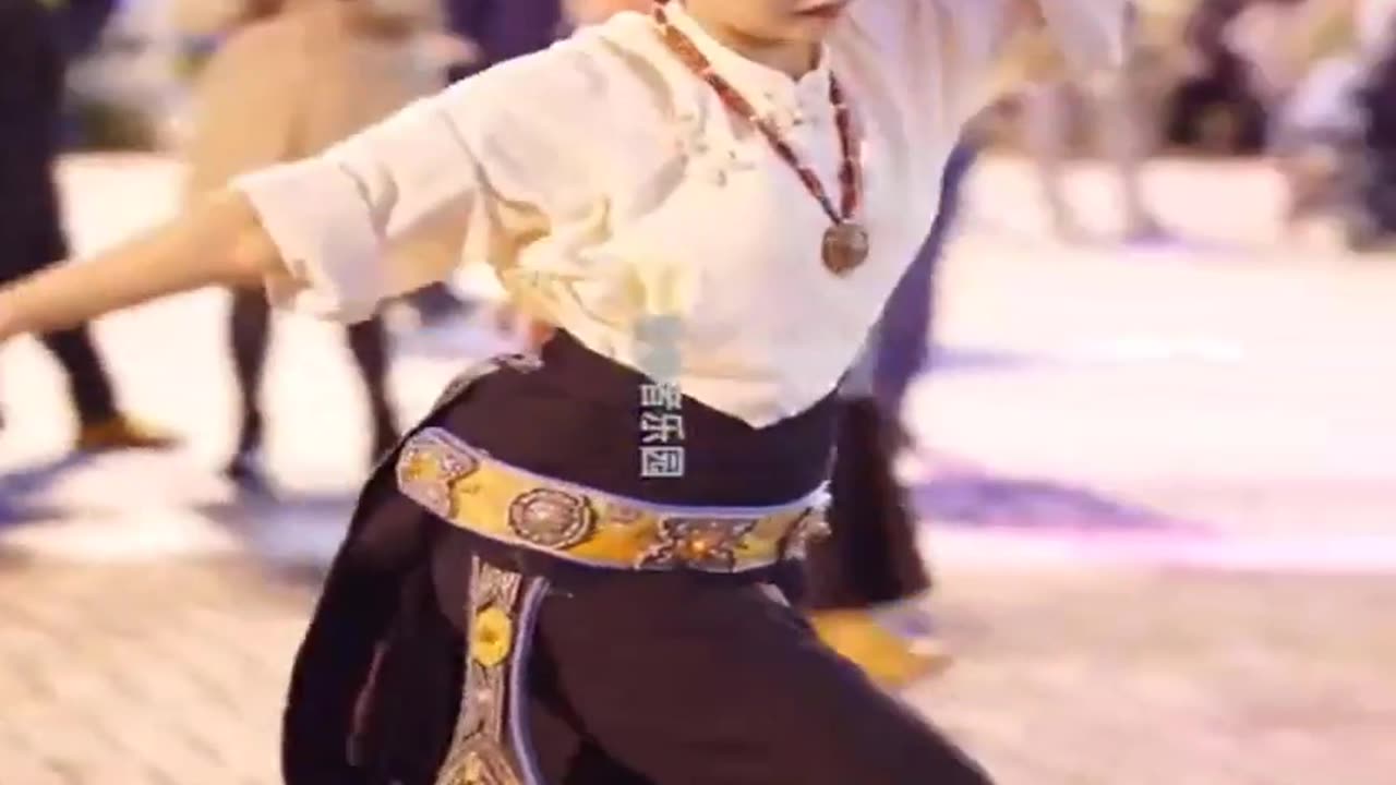 Beautiful Chinese Dance