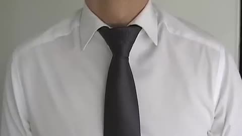 How to tie a tie