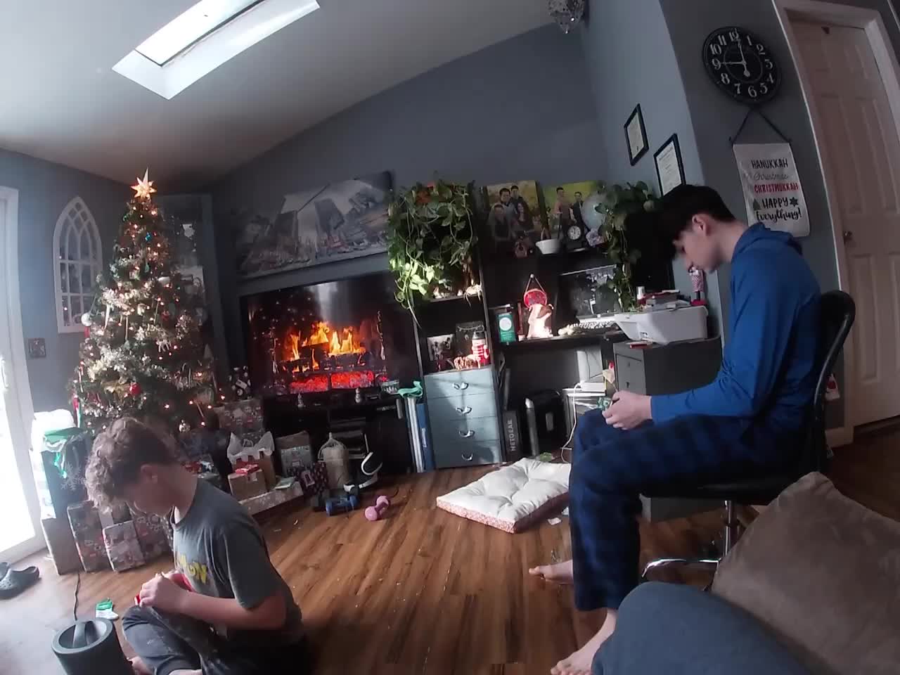 It’s Christmas time to Unwrap Presents