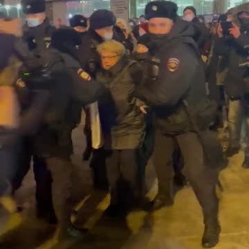 Putin Arresting Protestors Just Like Trudeau