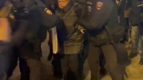 Putin Arresting Protestors Just Like Trudeau