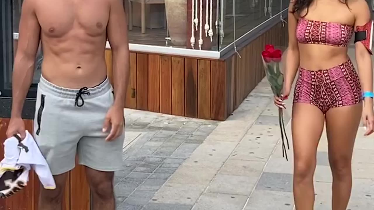 Feigning to present a rose-Funny Video