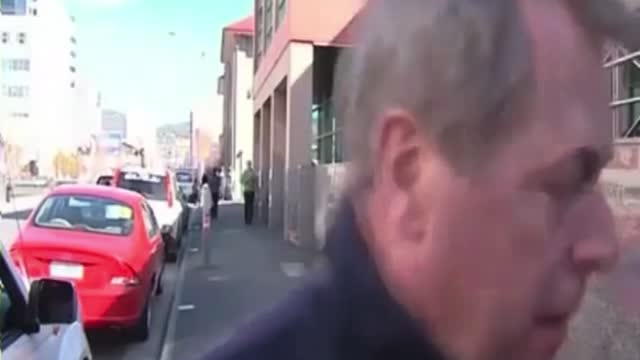 Aussie bogan vs Reporter 😂