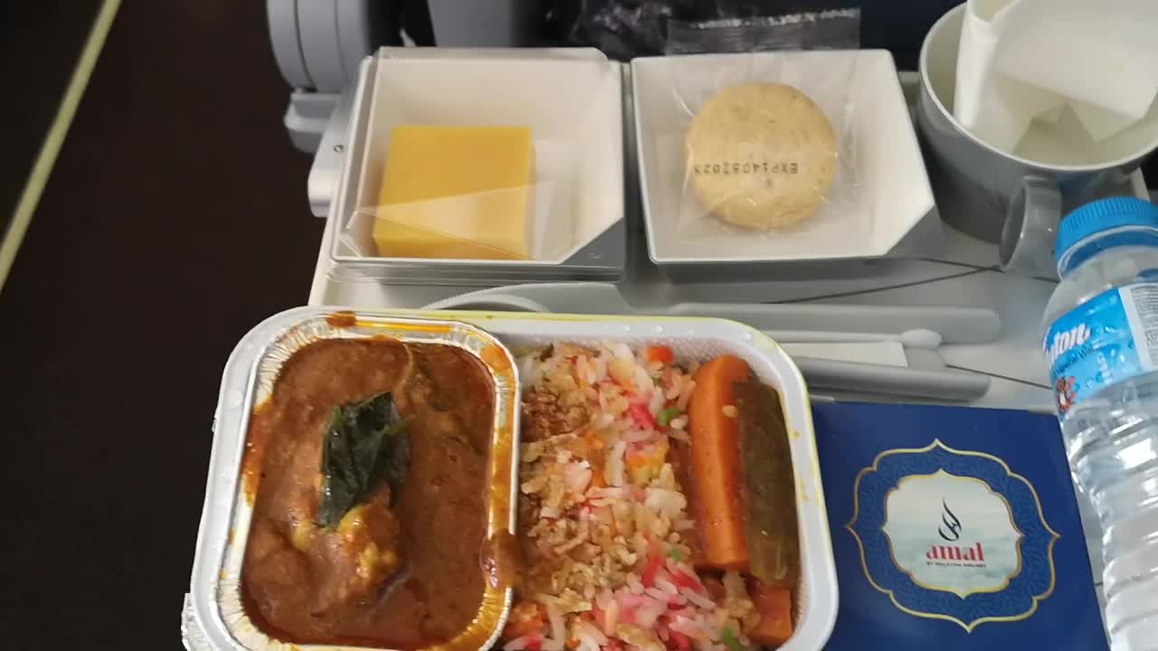 MAKANAN TRADISIONAL MALAYSIA MALAYSIA AIRLINES FOOD AIRBUS A330-200 (UMRAH CHARTED)