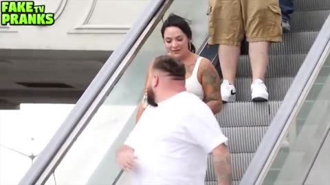 Hot girls 🔥 prank