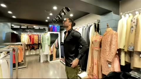 Model attitude walke