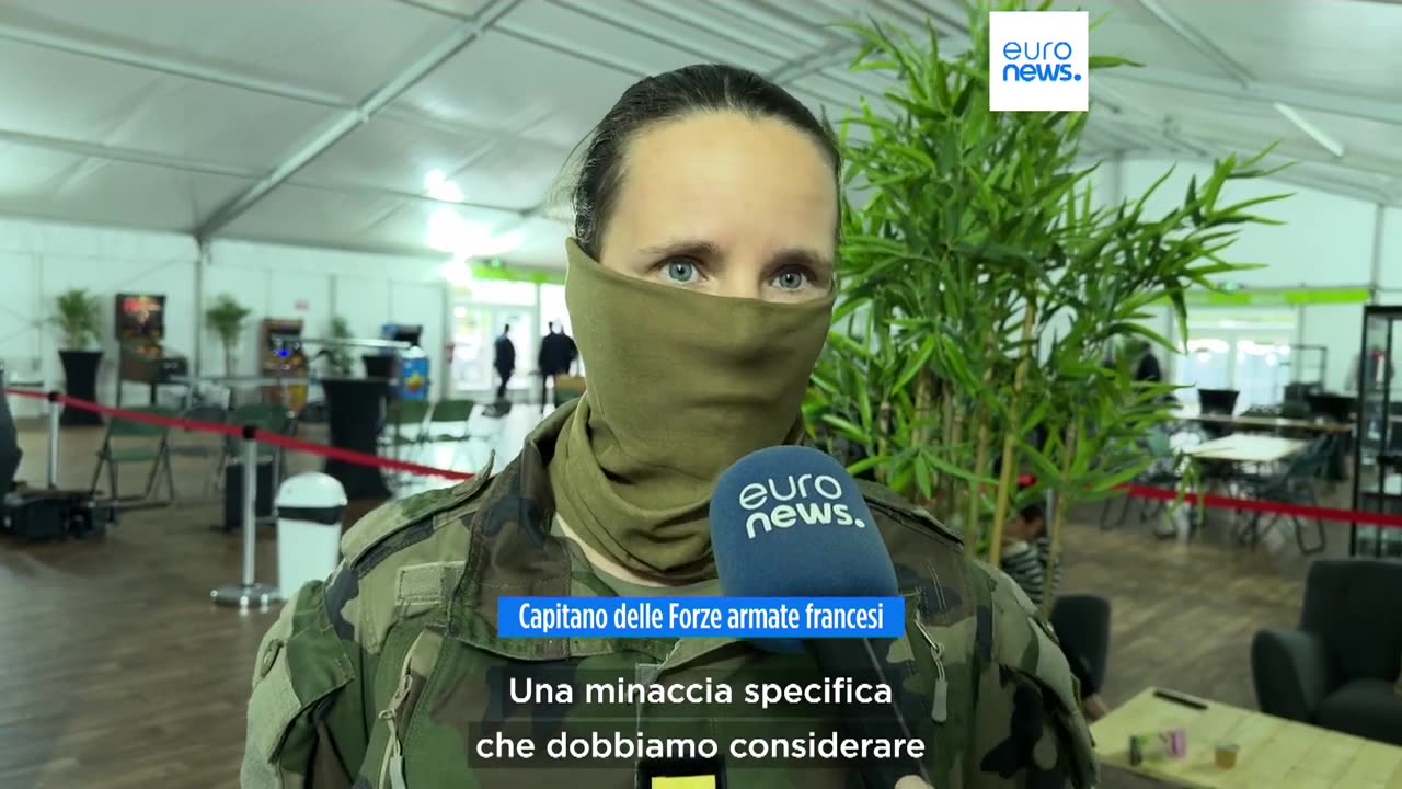 NOTIZIE DAL MONDO La Francia è il primo Paese ad addestrare un'intera brigata ucraina sul proprio territorio.Macron ha incontrato le reclute nella base segreta nell'est del Paese in vista del suo incontro con Zelensky a Parigi.