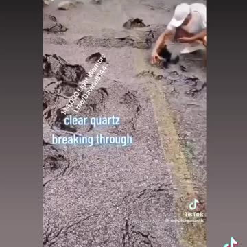 지구의 5D로의 승천 과정에서 주파수의 상승에 감응하여 지구 곳곳에서 크리스탈들이 발견되고 있다고avi