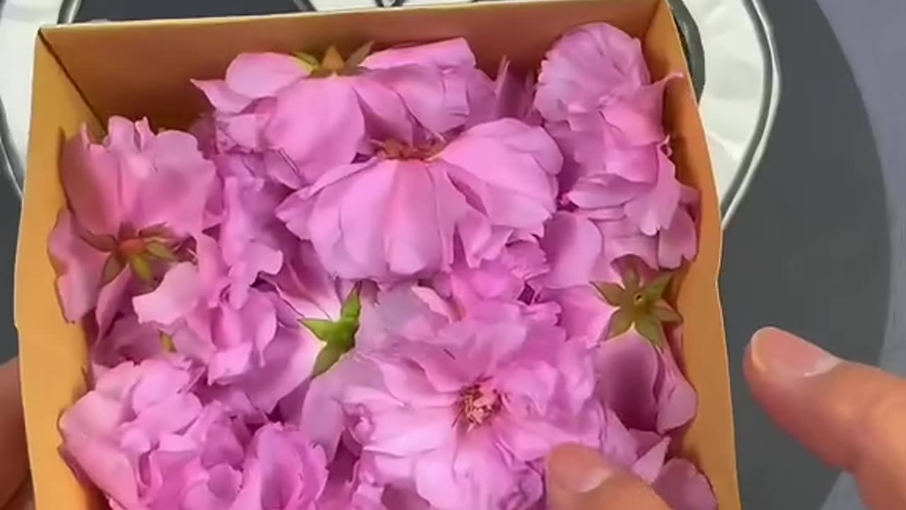 Make fresh flowers decoration 😍