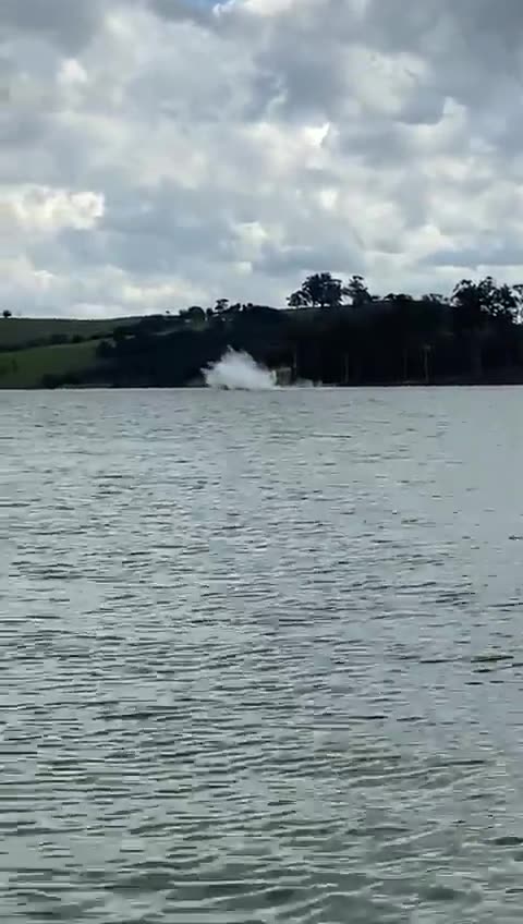 Hidroavião cai em represa no interior de SP