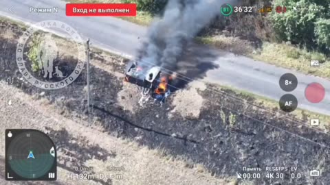 🇷🇺🇺🇦Finishing off an abandoned Humvee of Ukrainian occupiers in the Kursk region.