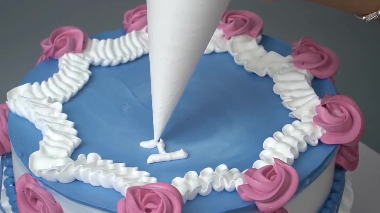 Instructions for decorating cake with cool blue color | Beautiful Cake Decoration Collection | P16