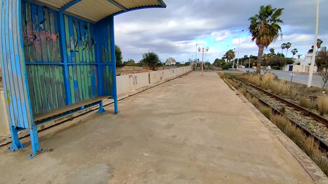 Train and tram surfing in Tunis (Tunisia)